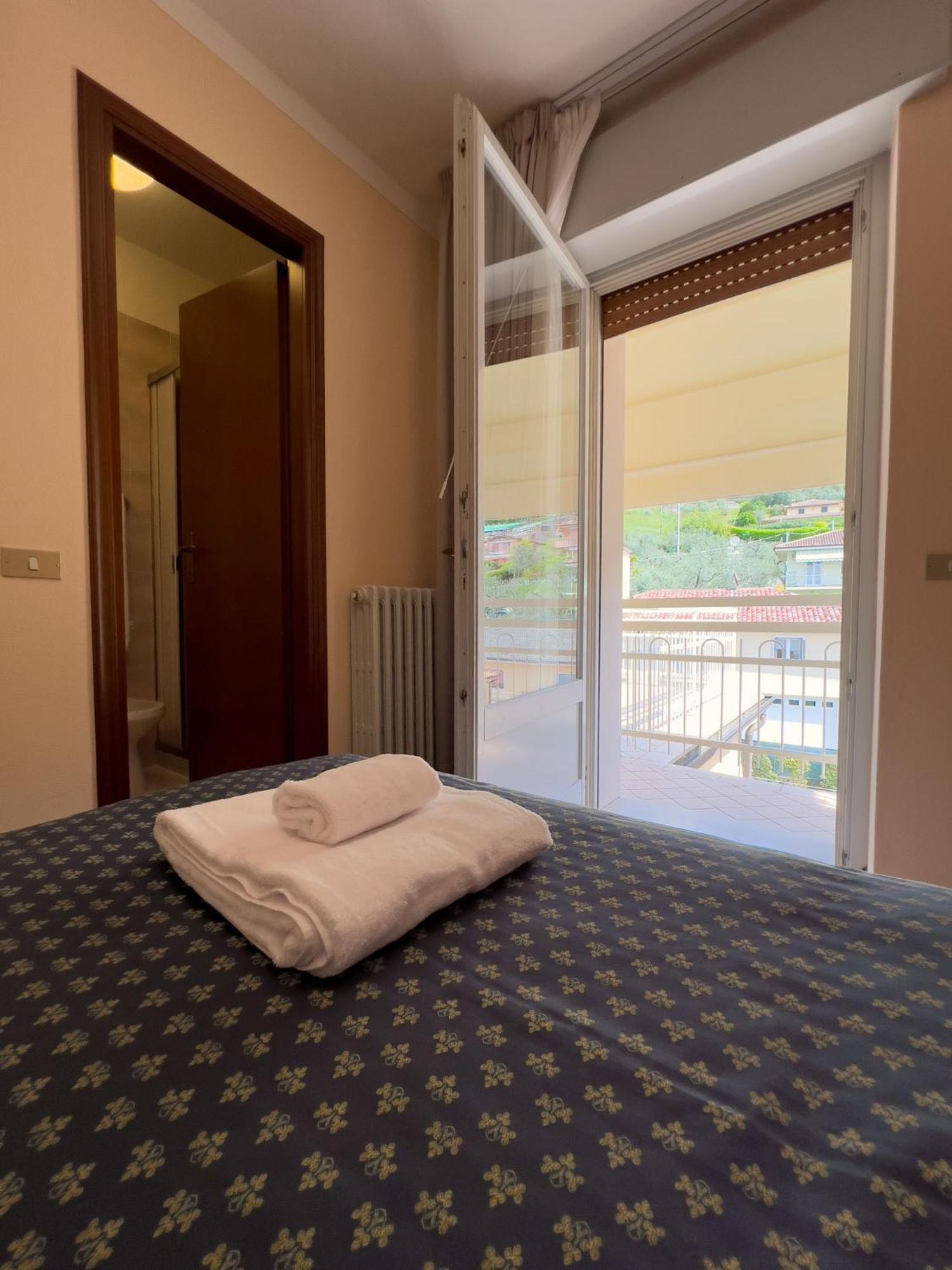 Hotel Benacus Торри-дель-Бенако Экстерьер фото