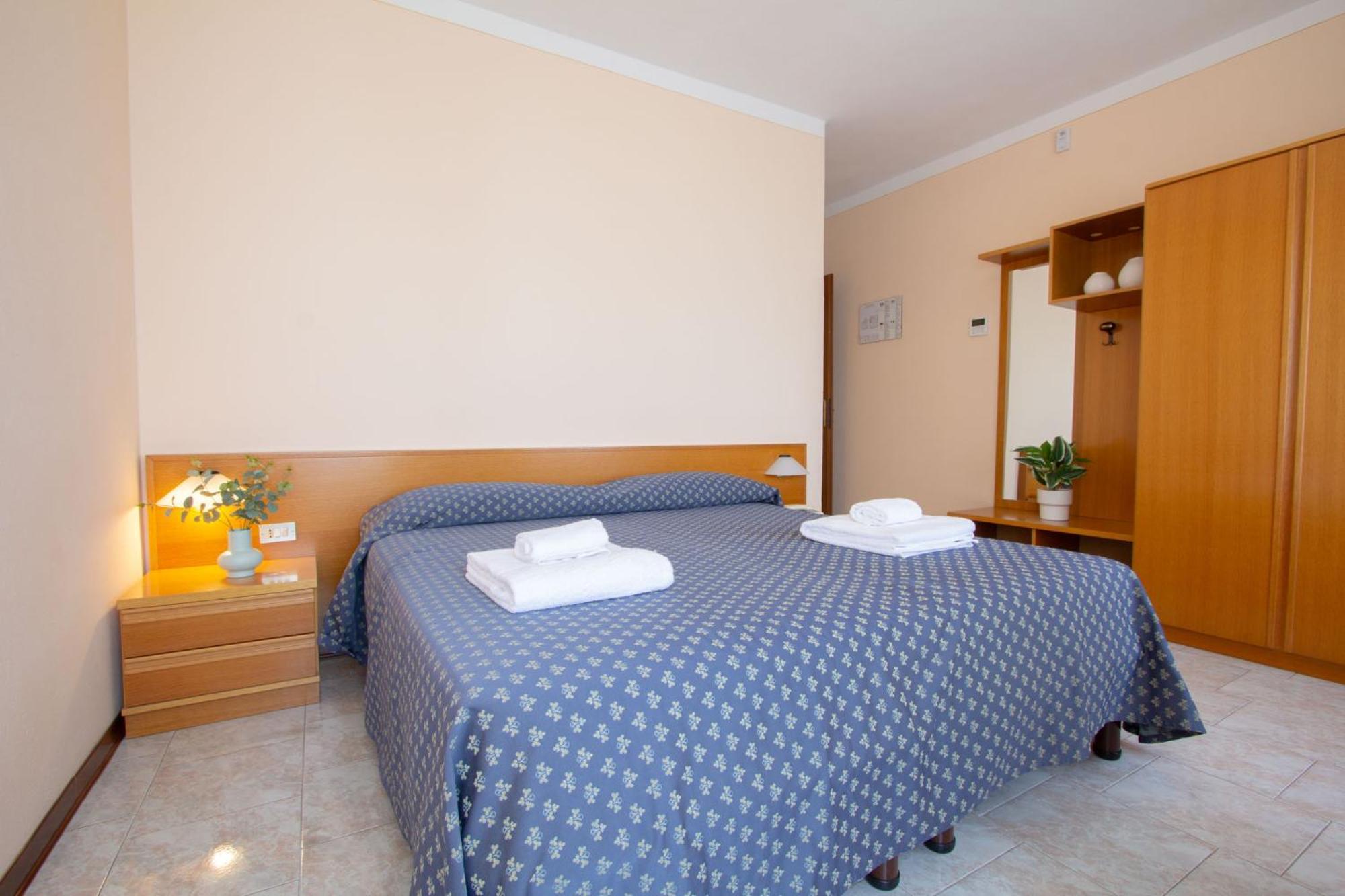 Hotel Benacus Торри-дель-Бенако Экстерьер фото