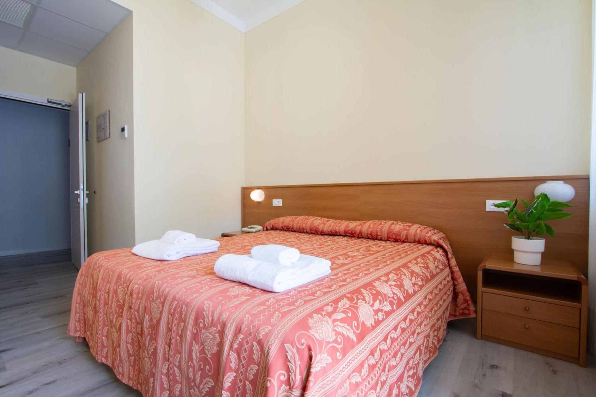 Hotel Benacus Торри-дель-Бенако Экстерьер фото