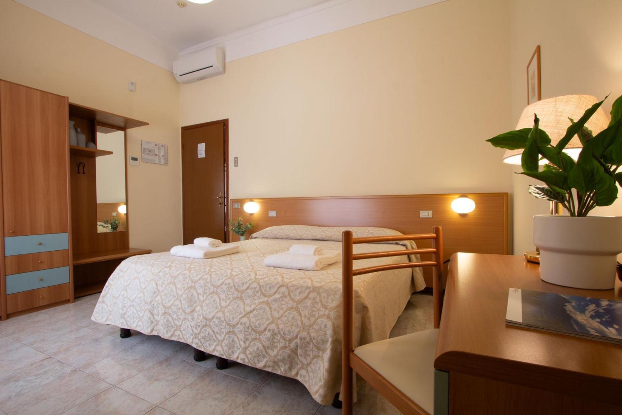 Hotel Benacus Торри-дель-Бенако Экстерьер фото