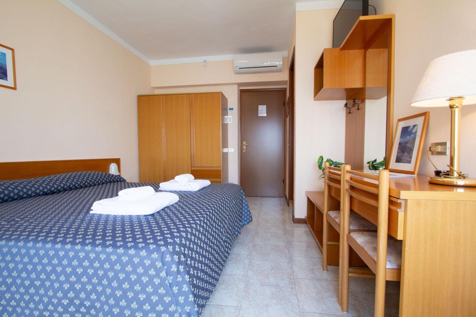 Hotel Benacus Торри-дель-Бенако Экстерьер фото